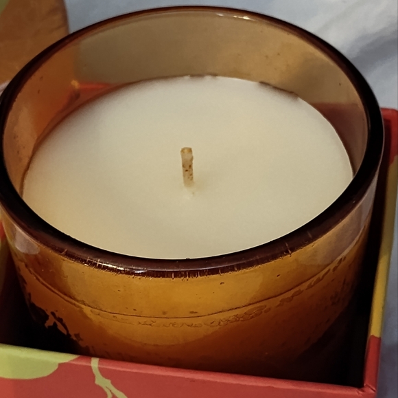 NWT! Chesapeake Bay Candle 7.8oz (Vanilla Rum Brulee) - Picture 2 of 7